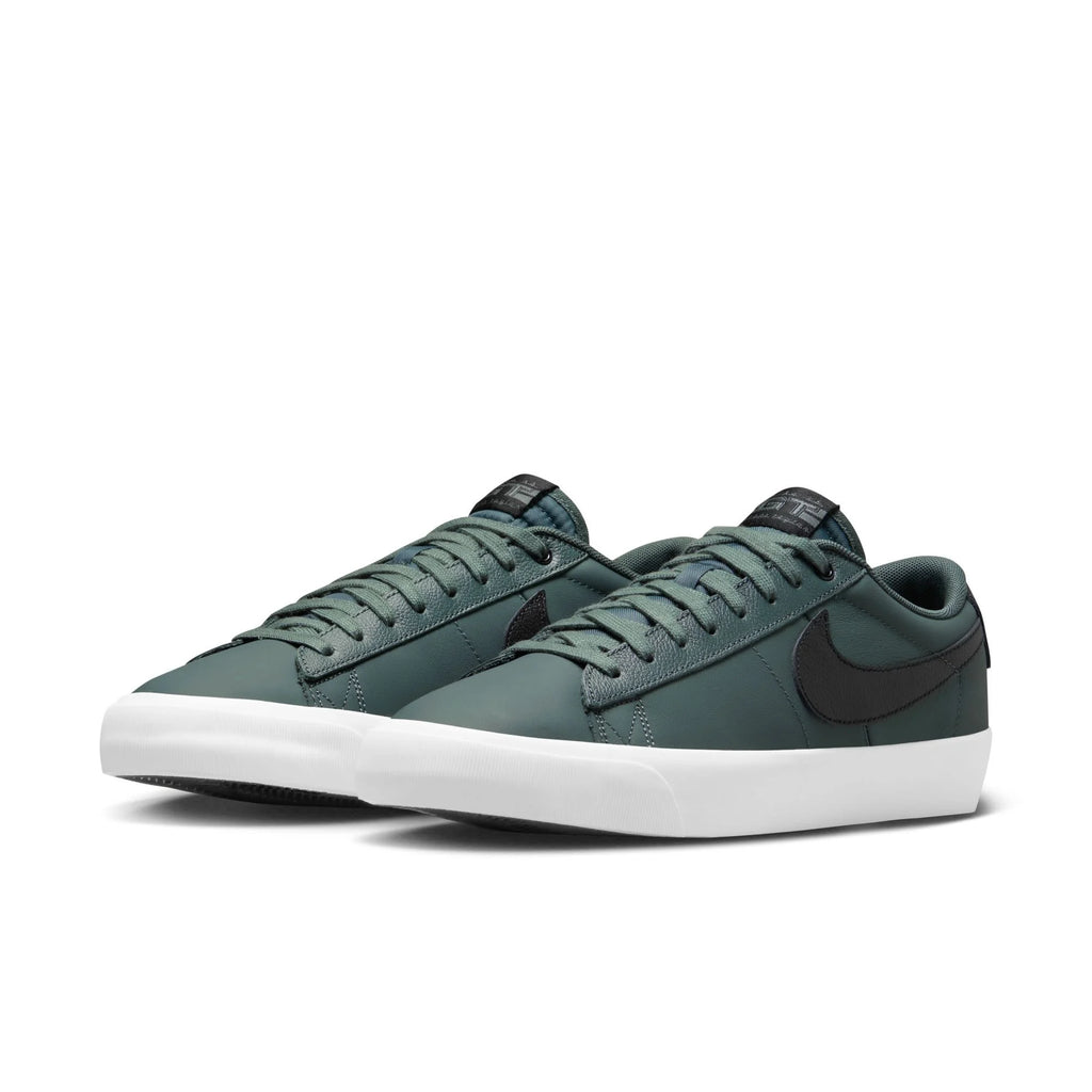 Nike SB Bazer Low GT Tribute Boardshop