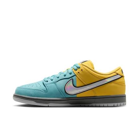 Nike SB Dunk Low Pro Muni Fast Pass in Lightening/Wolf Grey